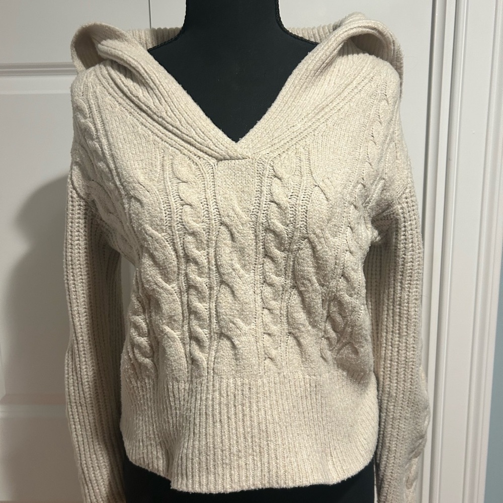 Jessica Simpson Cream V-Neck Cable Knit Sweater
